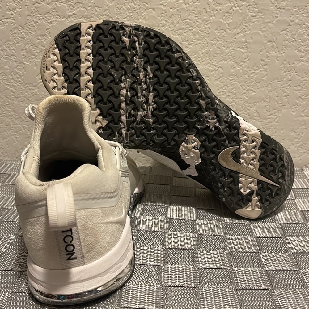 Gently used great condition Nike Metcons. - Picture 2 of 4